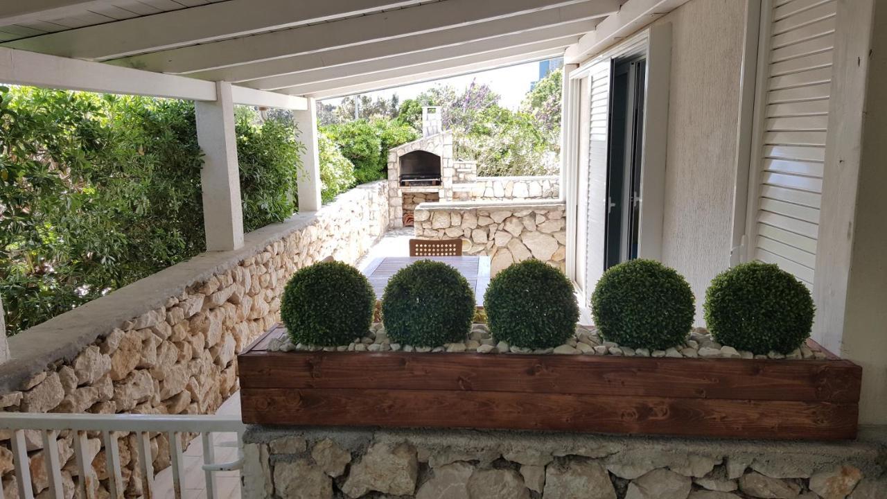 Studio Apartments Lace Novalja Exterior photo